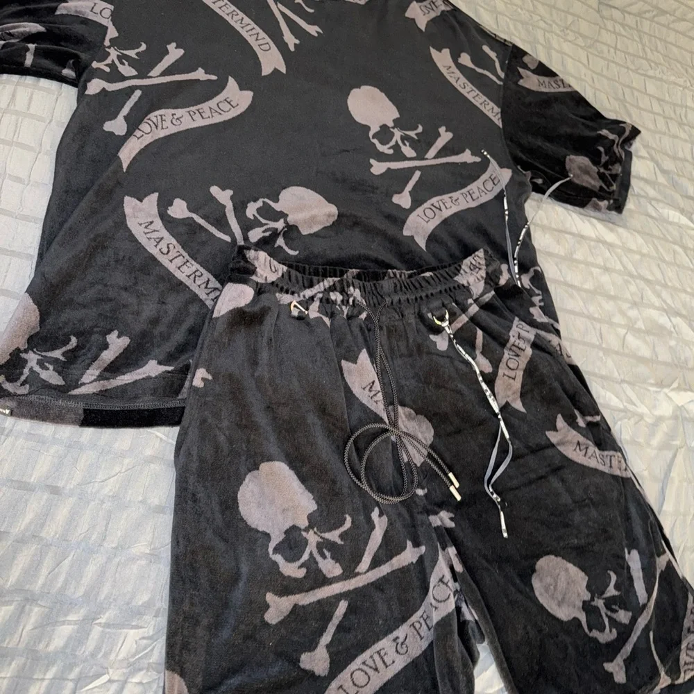 Mastermind Japan Love & Peace Velour Set (L Top / M Shorts) – Rare – See Flaw - Picture 7 of 9
